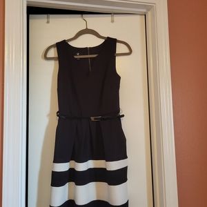 IZ Byer Junior Size 3 Black White Fit And Flare V-Neck Dress With Pockets